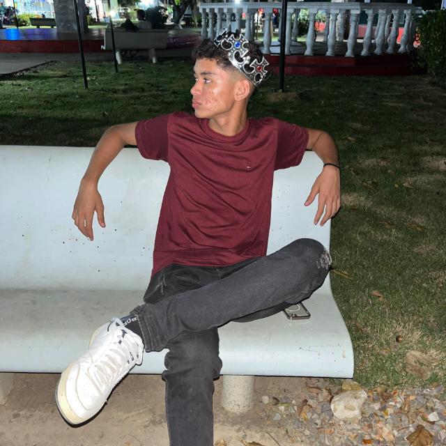 • 𝖆𝖓𝖌𝖊𝖑🧛🏻.